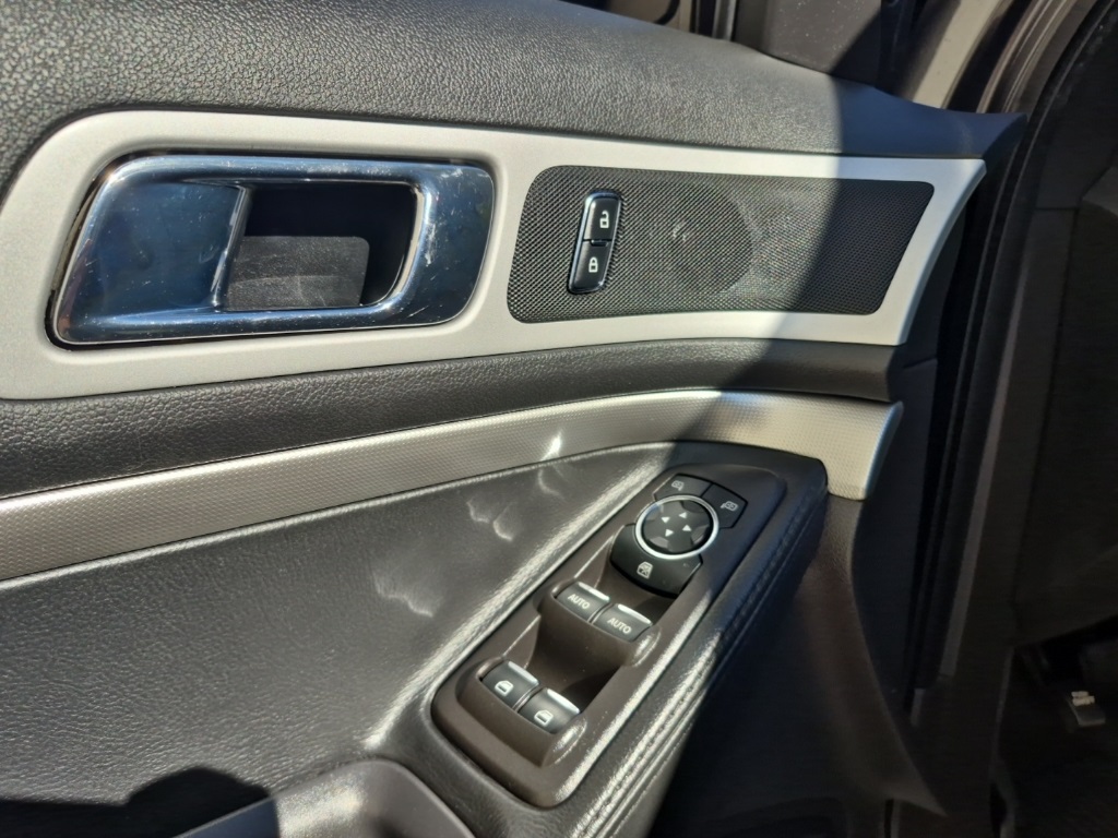 2015 Ford Explorer XLT photo 15