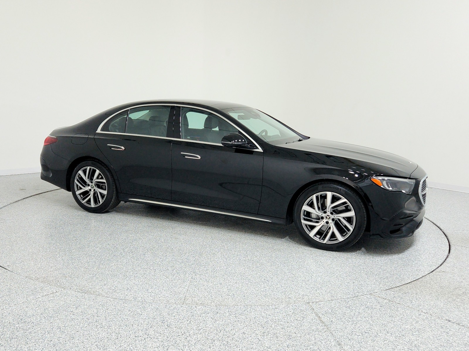 2025 Mercedes Benz E 350 photo 4