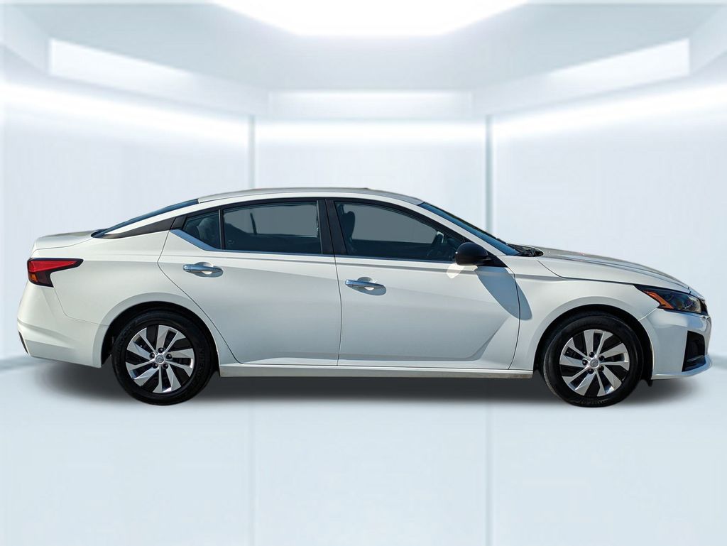 2024 Nissan Altima 2.5 S photo 4