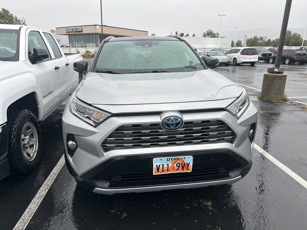 2020 Toyota RAV4 Hybrid XSE photo 2