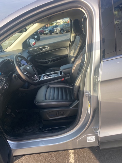 2022 Ford Edge SEL photo 16