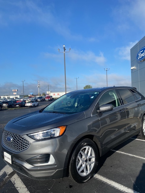 2024 Ford Edge SEL photo 3