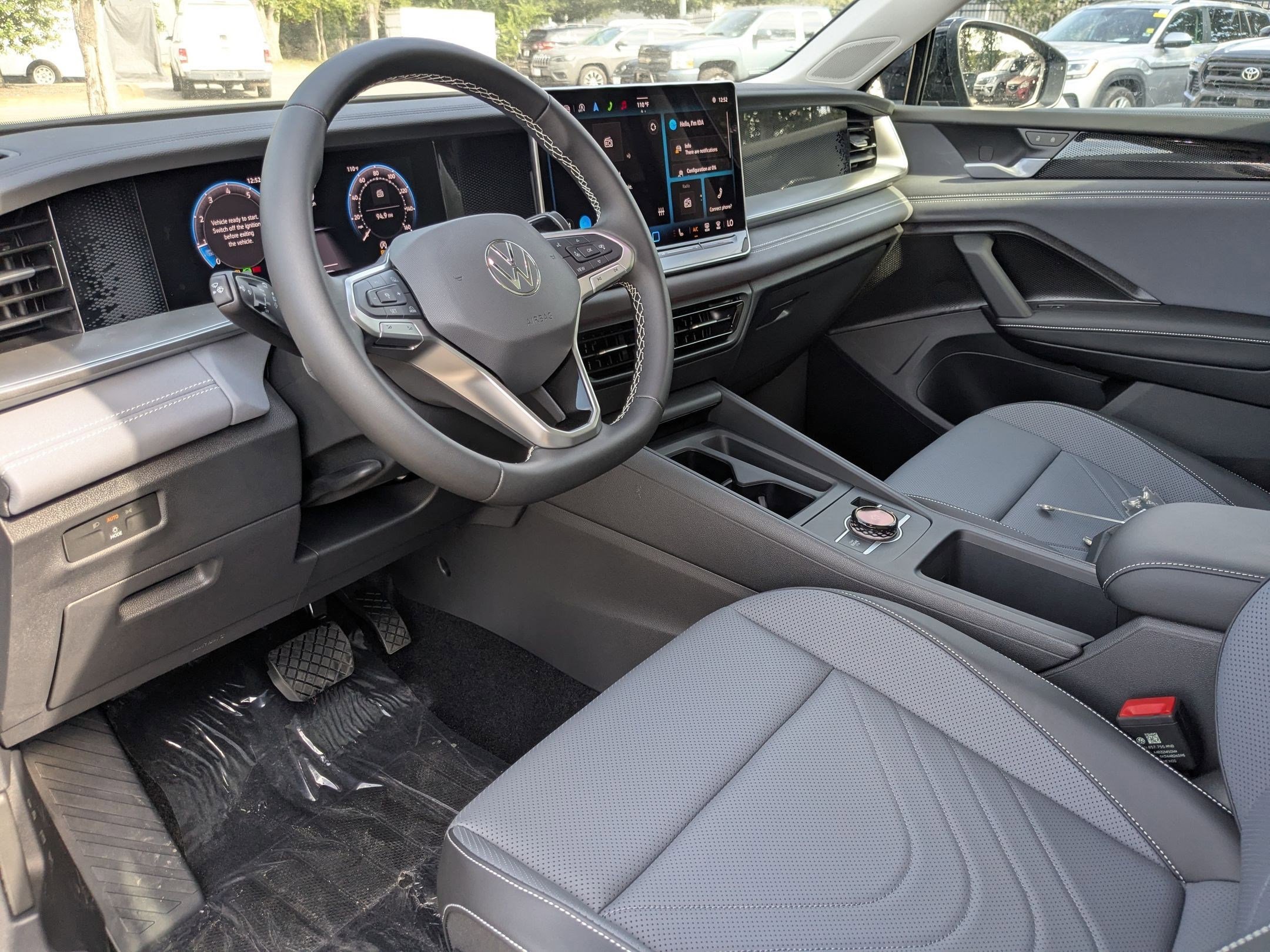 2025 Volkswagen Tiguan SE photo 2