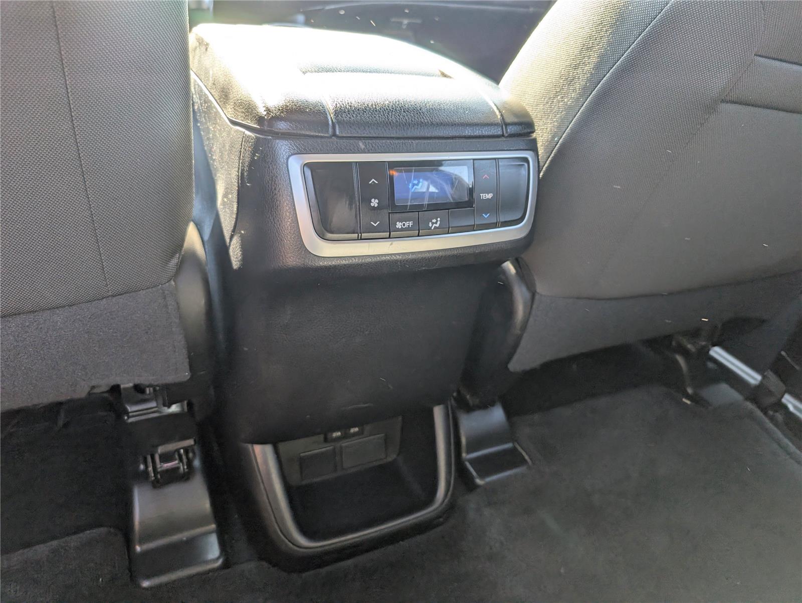 2018 Toyota Highlander LE photo 28