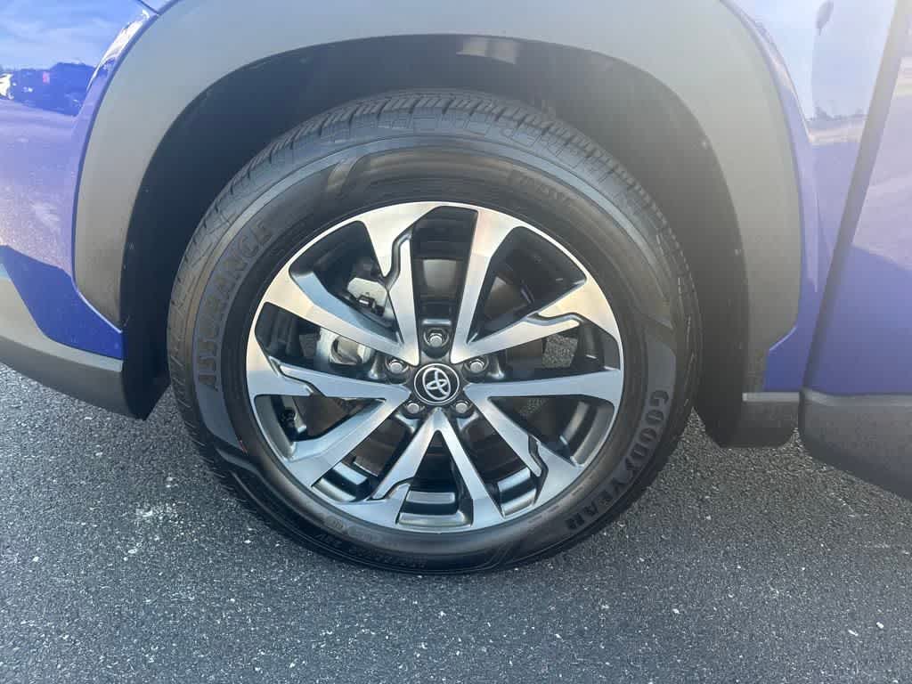 2024 Toyota Corolla Cross XLE photo 24