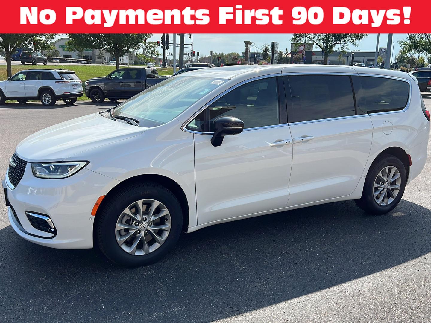 2026 Chrysler Pacifica Select's photo