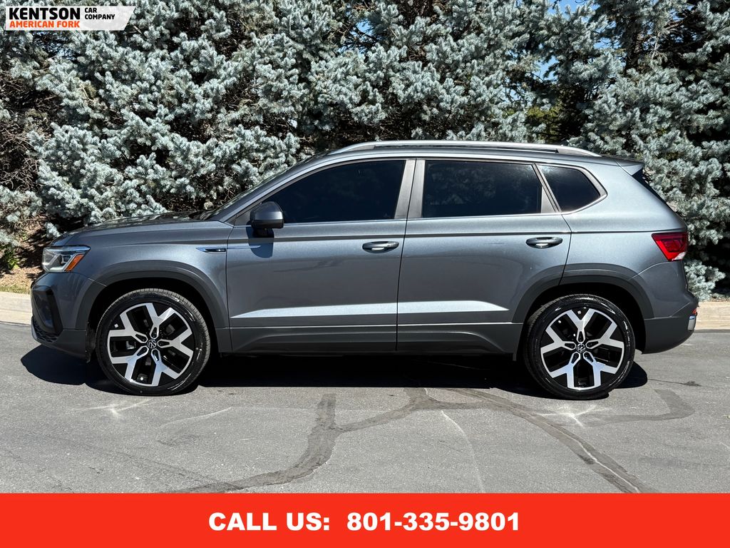 2023 Volkswagen Taos SEL photo 4