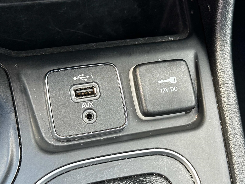 2021 Jeep Cherokee Latitude Lux photo 21