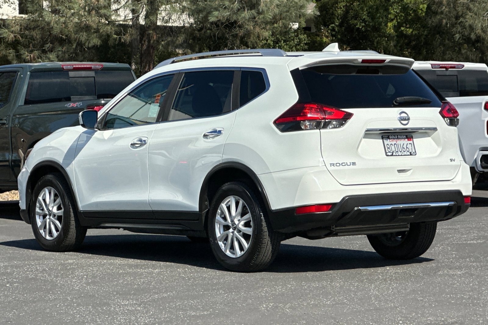 2017 Nissan Rogue SV photo 4