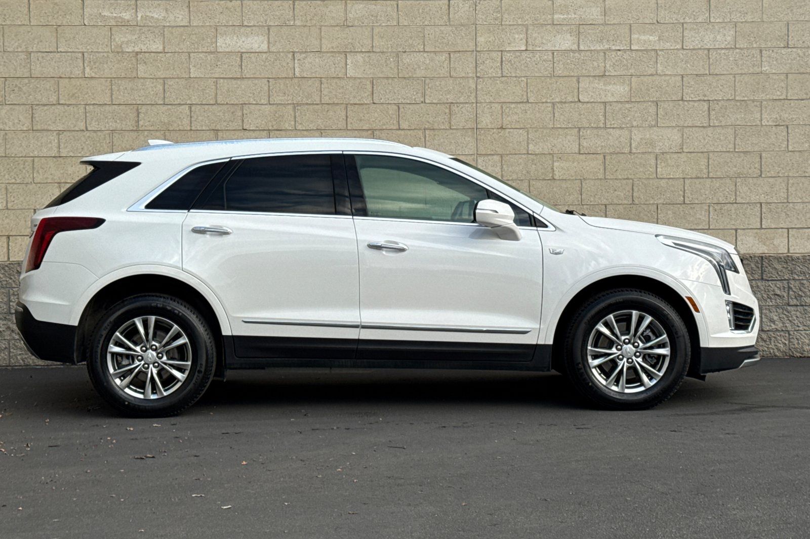 2022 Cadillac XT5 Premium Luxury photo 3