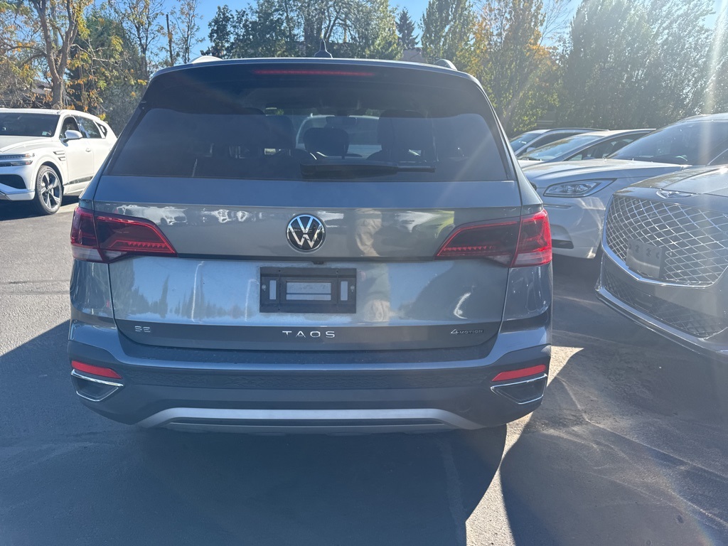 2024 Volkswagen Taos SE photo 2