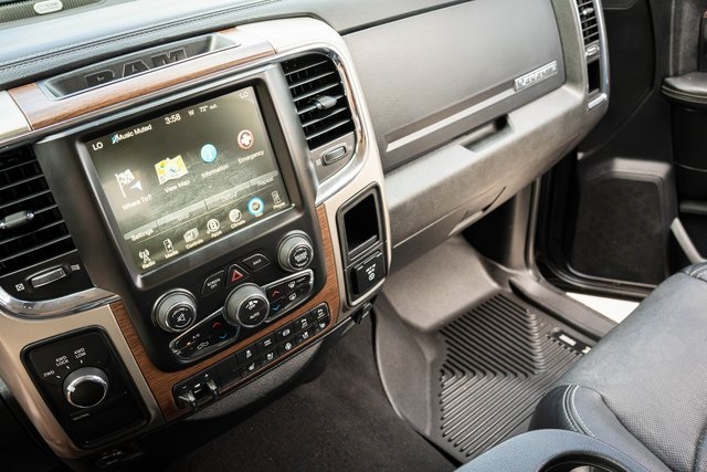 2017 Ram 3500 Laramie photo 25