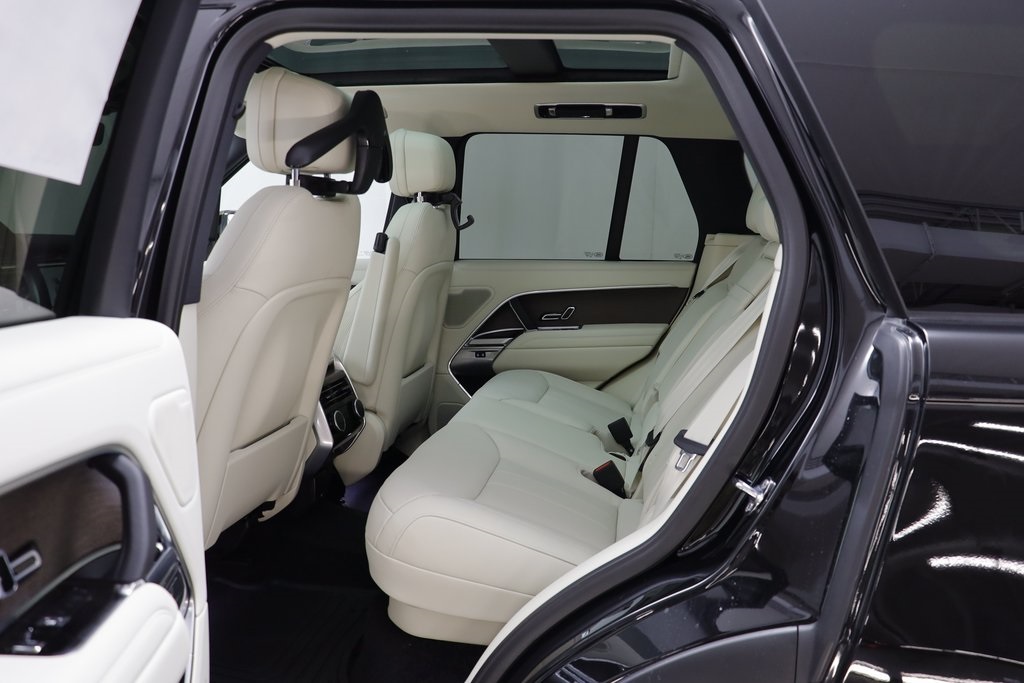 2025 Land Rover Range Rover SE photo 10