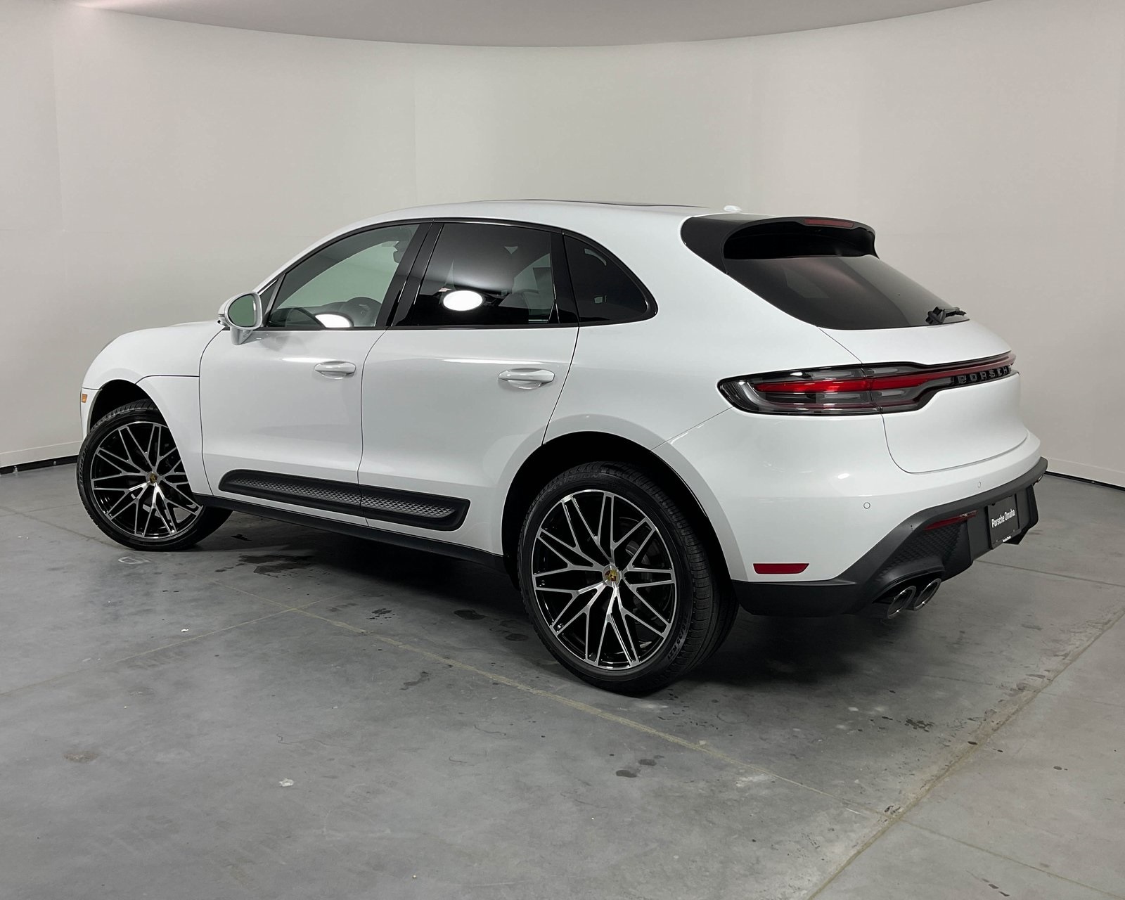 2025 Porsche Macan T photo 3