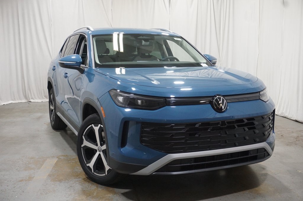 2025 Volkswagen Tiguan SE photo 2