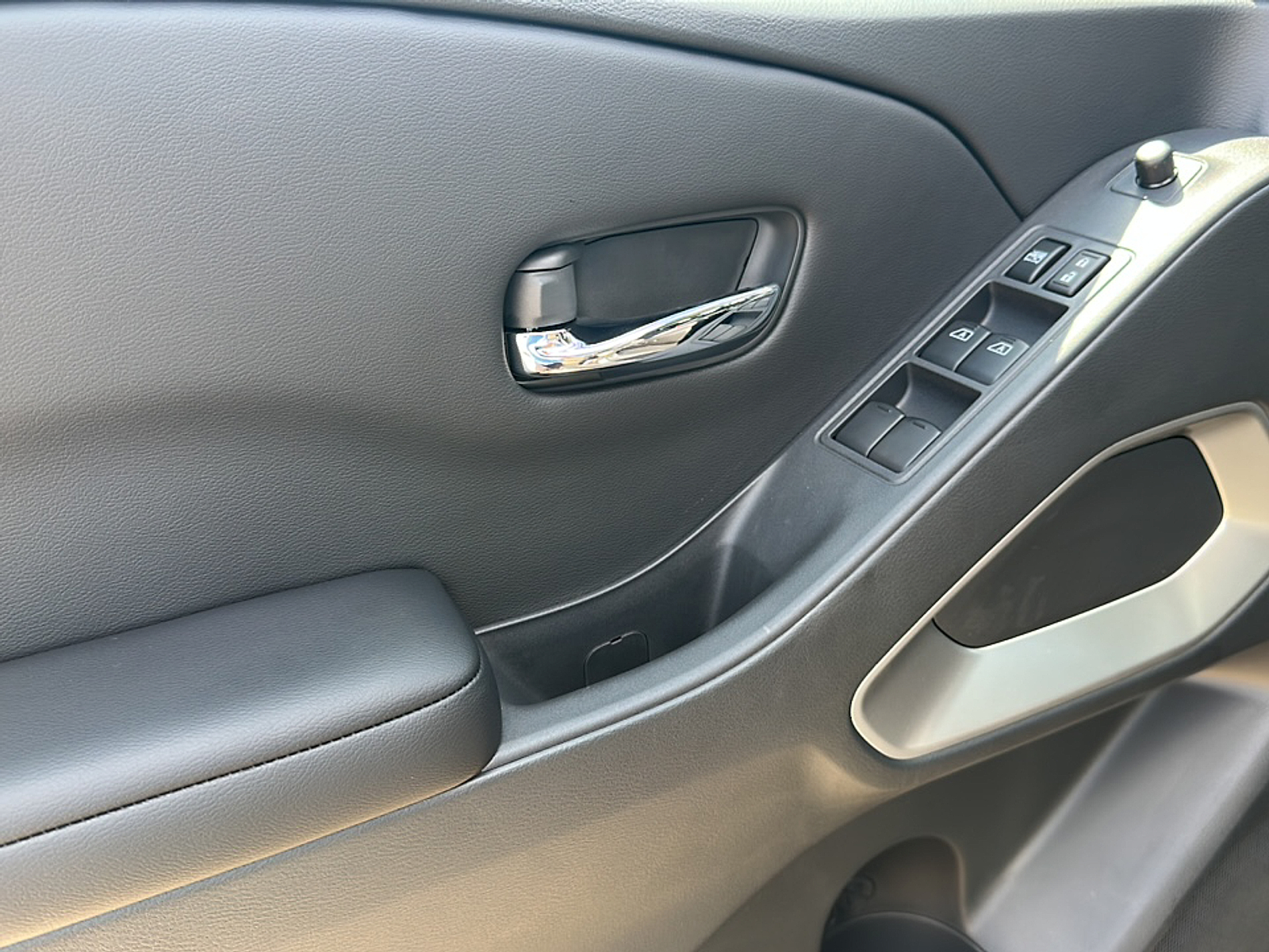 2026 Nissan Frontier Crew Cab SV photo 4