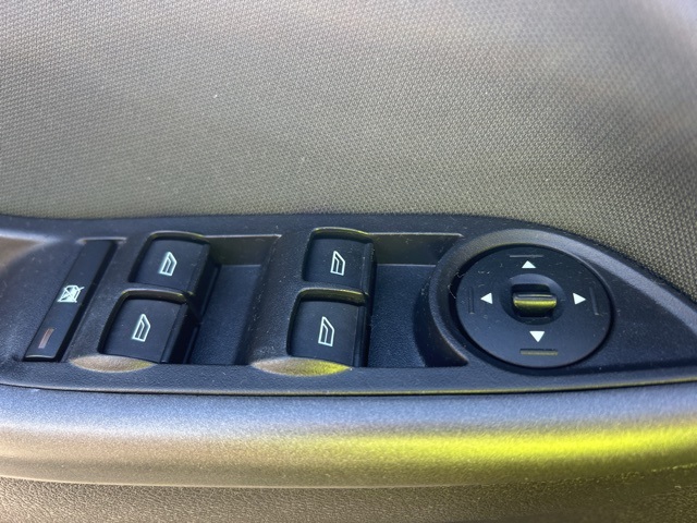 2017 Ford Focus SEL photo 21