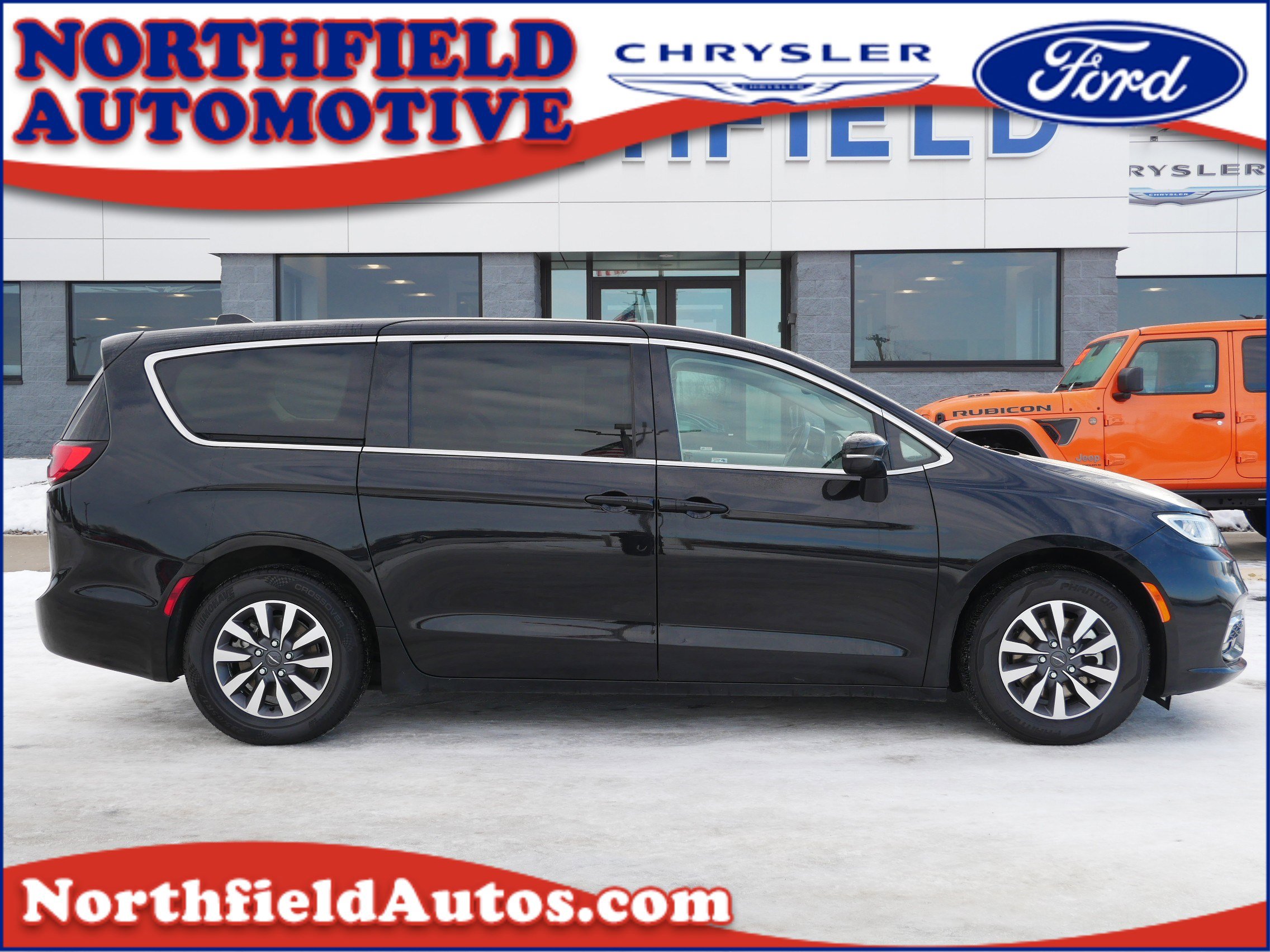 2024 Chrysler Pacifica PHEV Select's photo