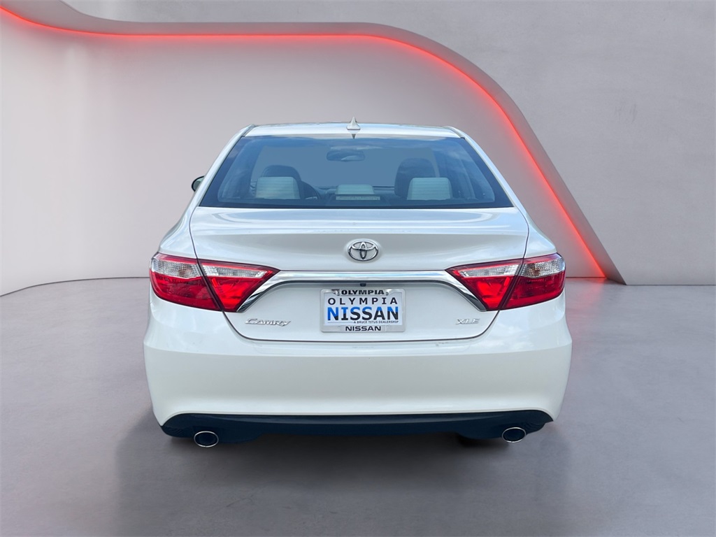 2017 Toyota Camry XLE photo 4