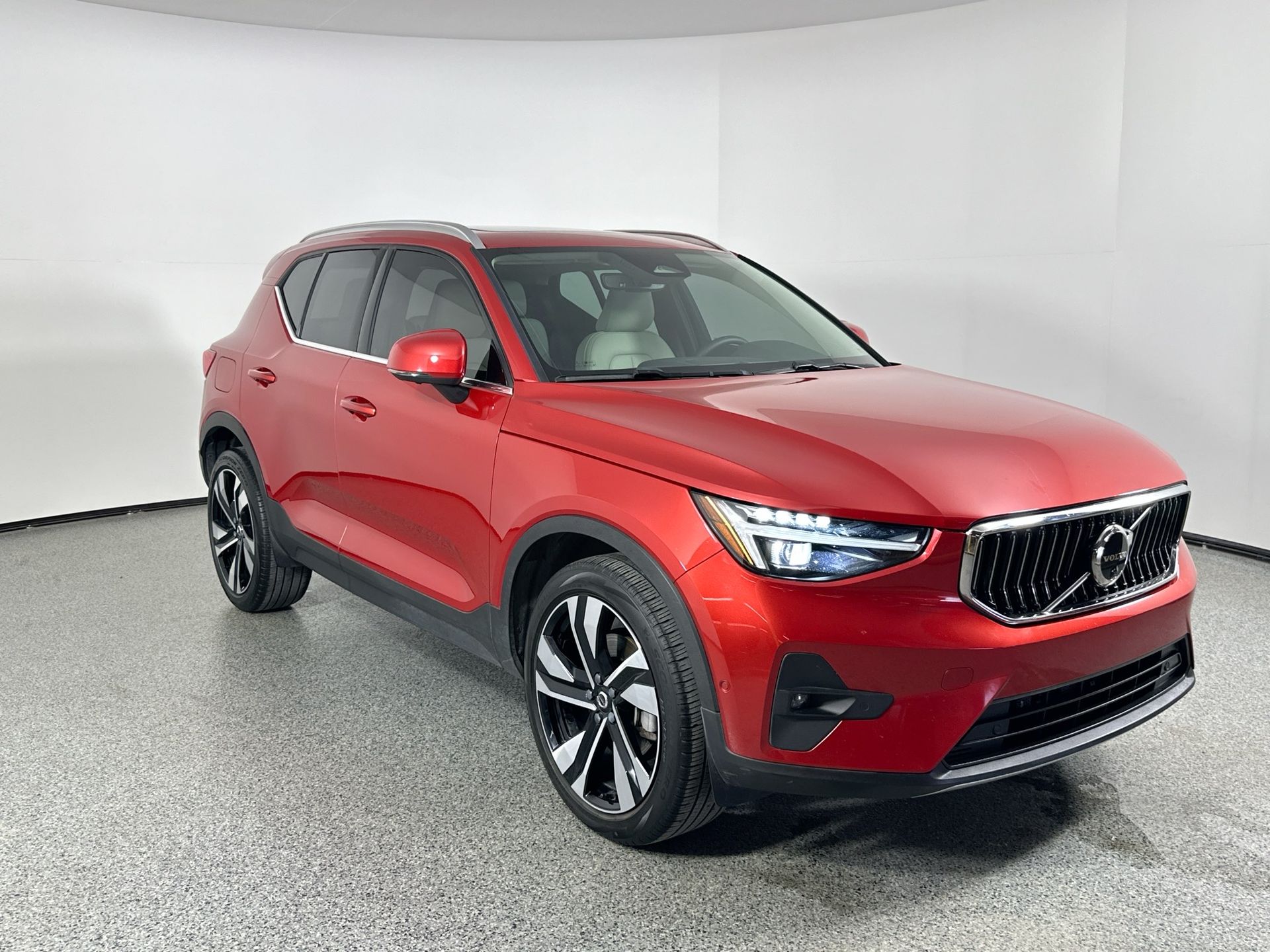 2023 Volvo XC40 AWD Ultimate photo 3
