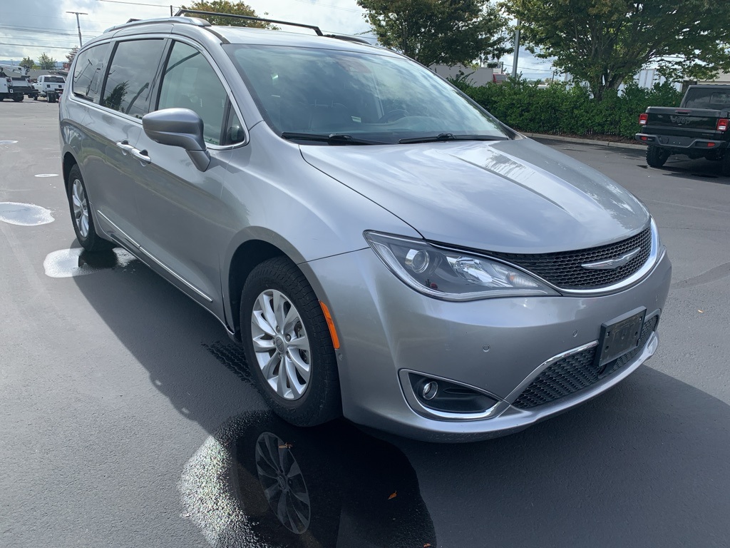 2018 Chrysler Pacifica Touring Plus photo 3