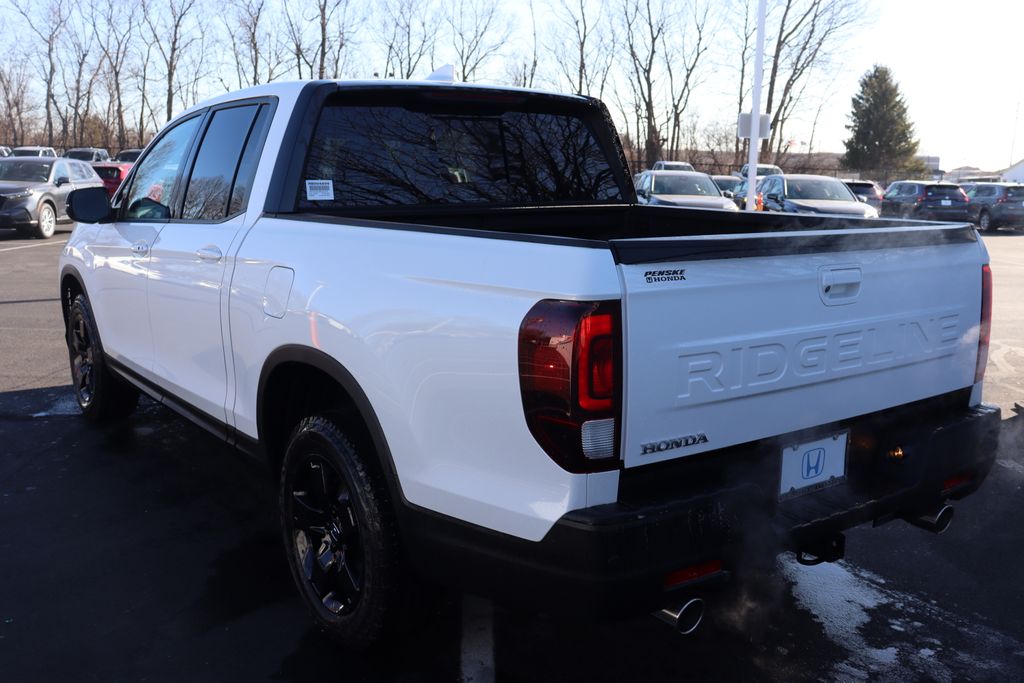 2026 Honda Ridgeline Black Edition photo 3