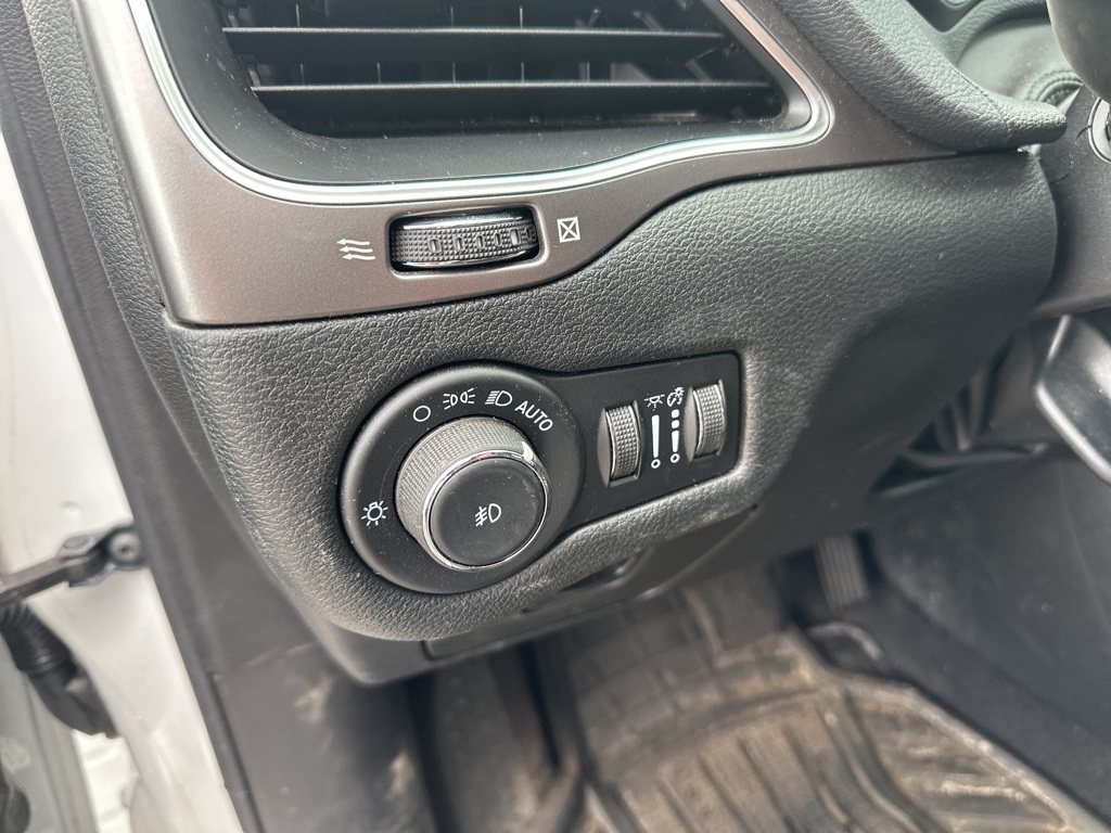 2021 Jeep Cherokee Latitude Lux photo 12