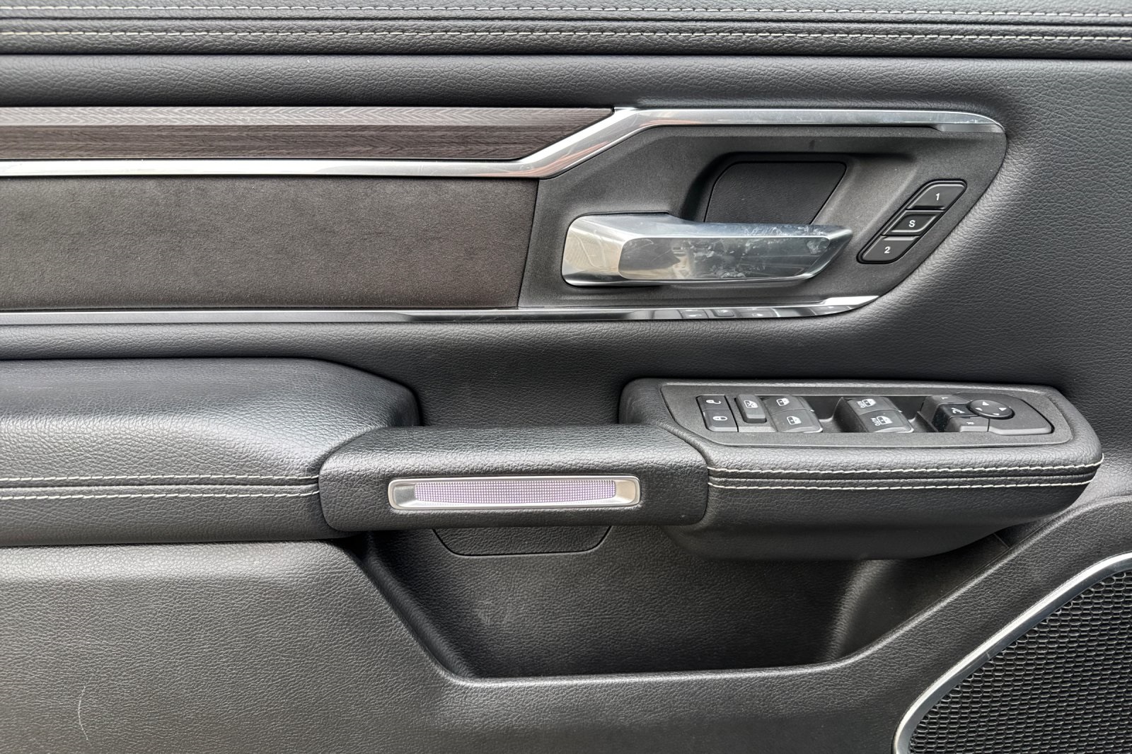 2025 Ram 1500 Laramie photo 11