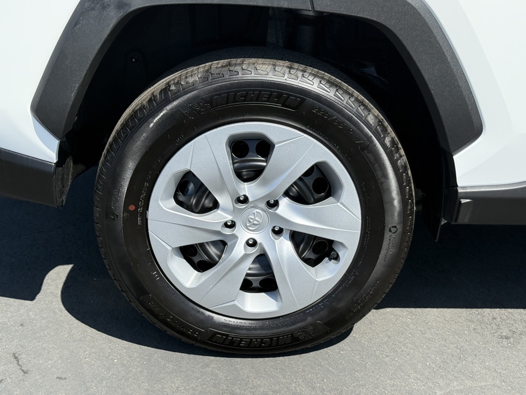 2025 Toyota RAV4 LE photo 13
