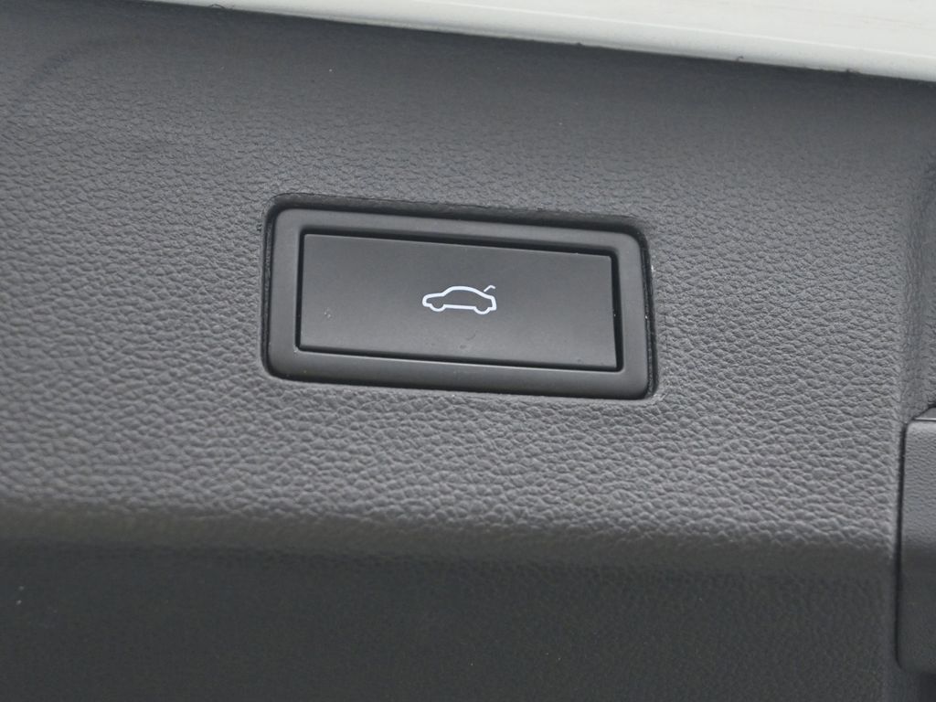 2021 Volkswagen Atlas V6 SE Technology R-Line photo 7