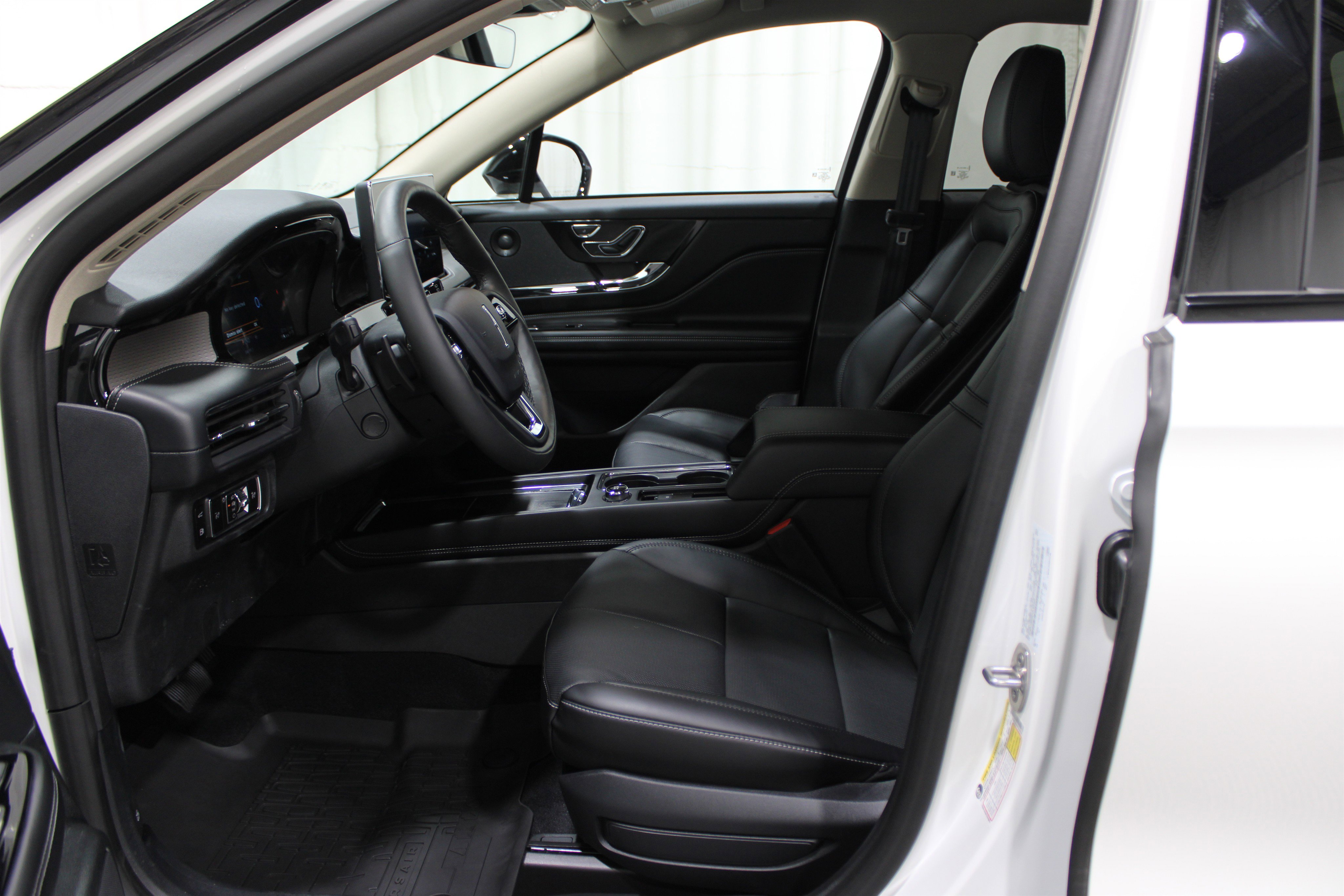 2026 Lincoln Corsair Grand Touring photo 3