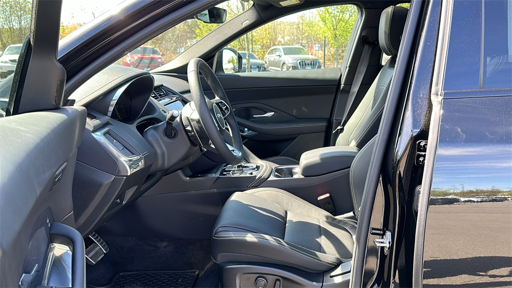 2024 Jaguar E-PACE R-Dynamic SE photo 10