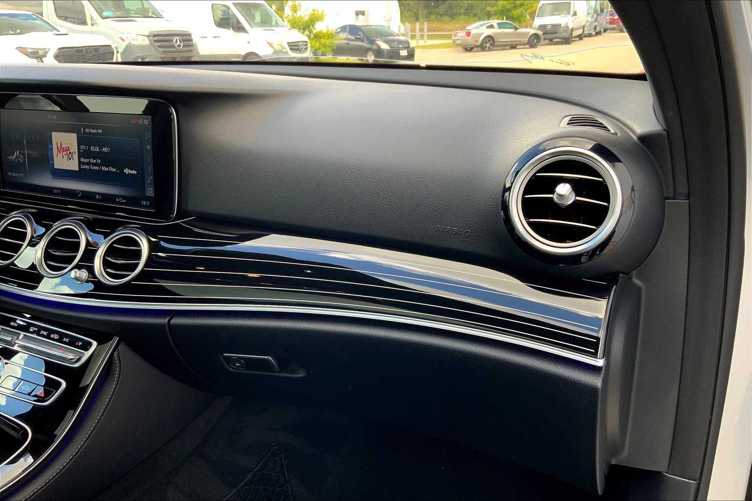 2017 Mercedes Benz E 300 Sport photo 16