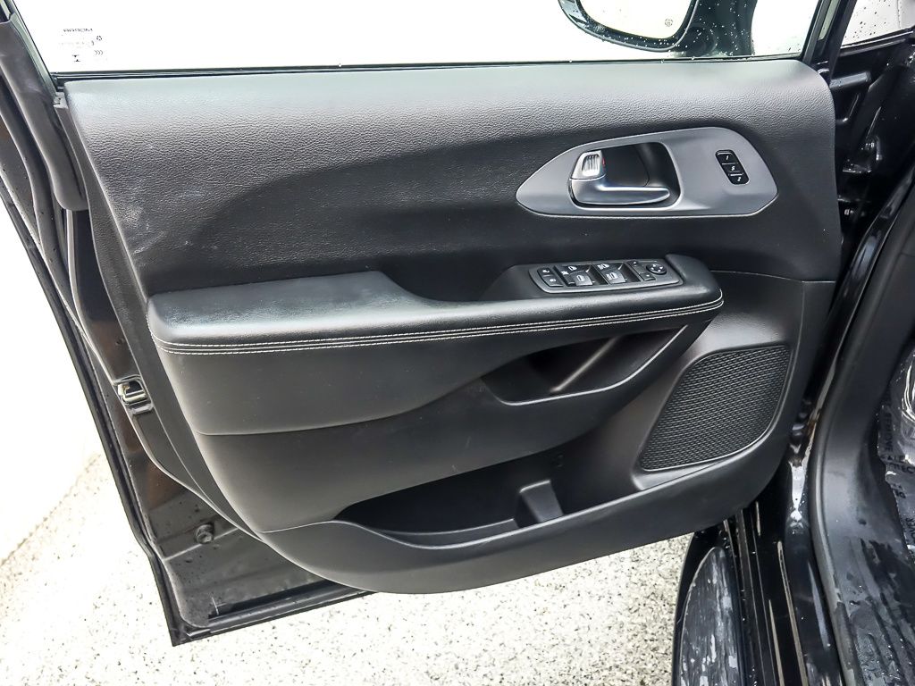 2021 Chrysler Pacifica Touring L photo 21