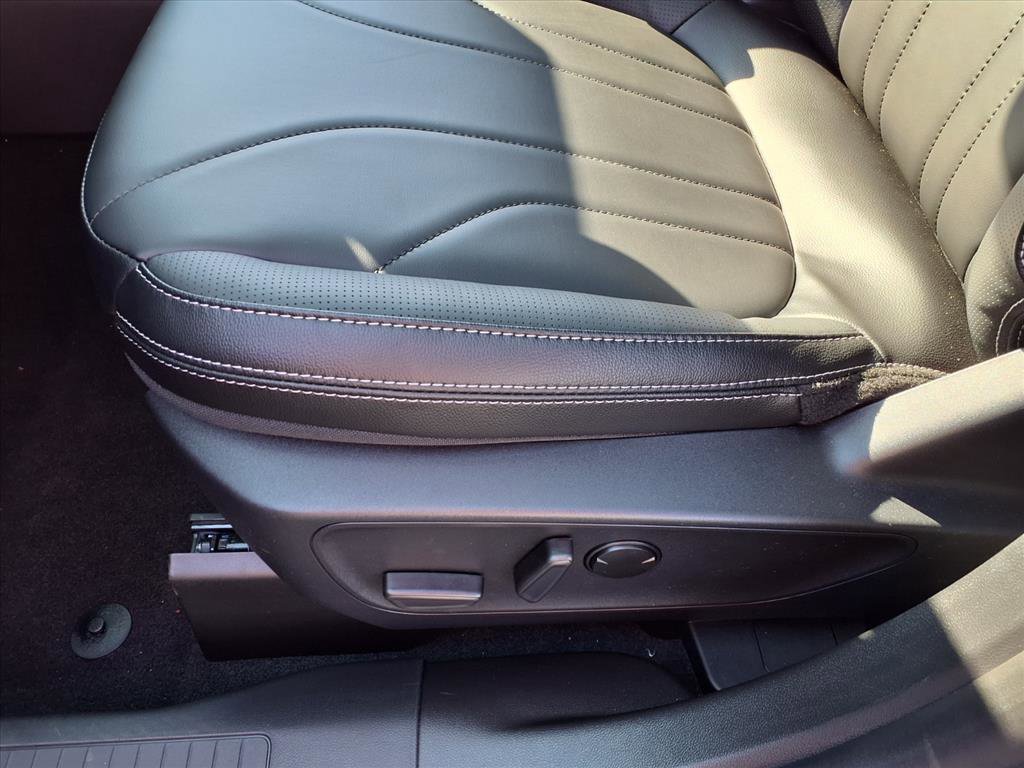 2025 Ford Escape Plug-In Hybrid photo 13
