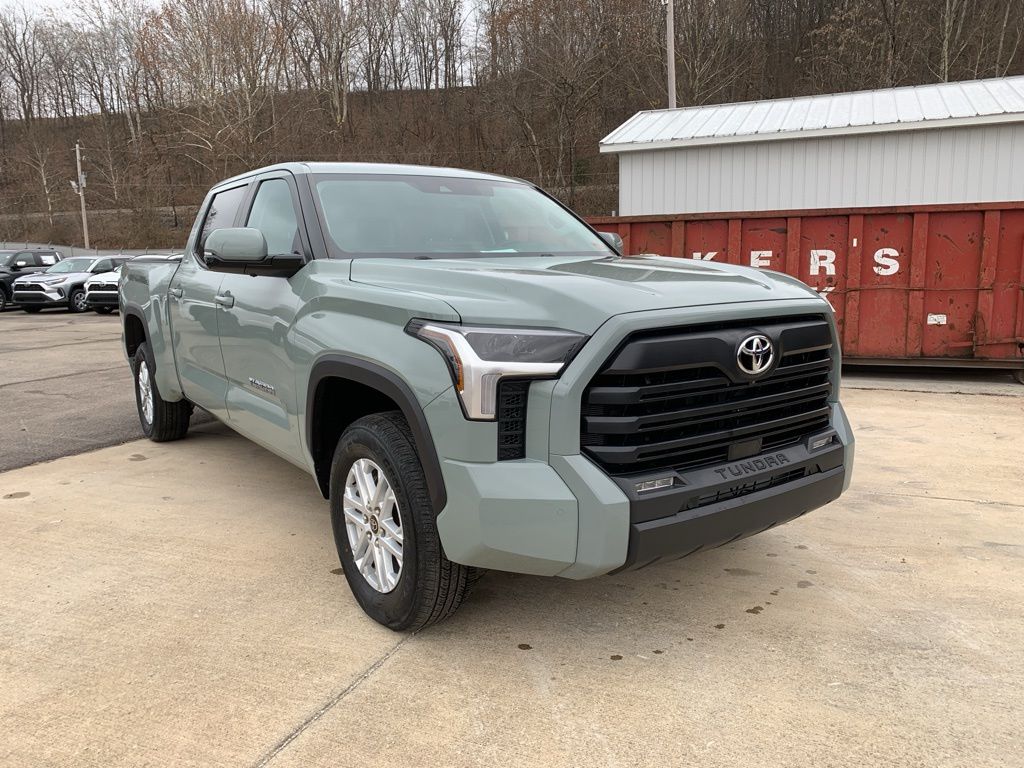2024 Toyota Tundra SR5's photo
