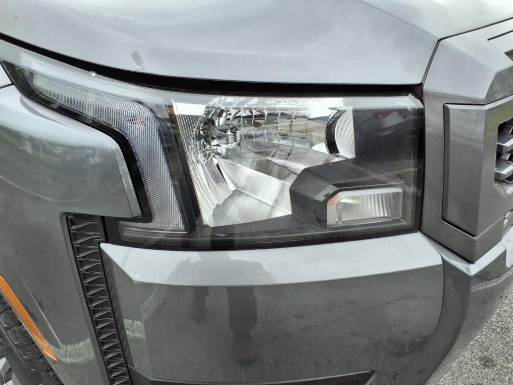 2025 Nissan Frontier SV photo 2