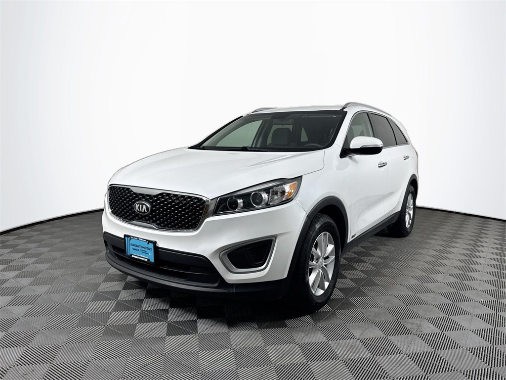 2017 Kia Sorento LX's photo