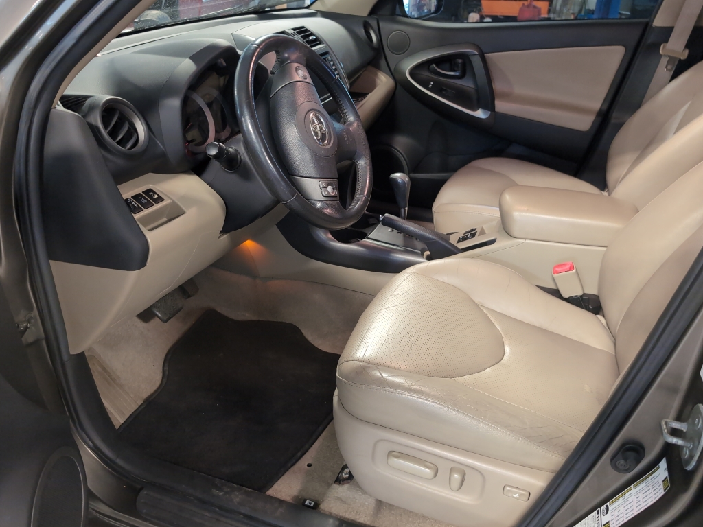 2010 Toyota RAV4 Limited photo 8