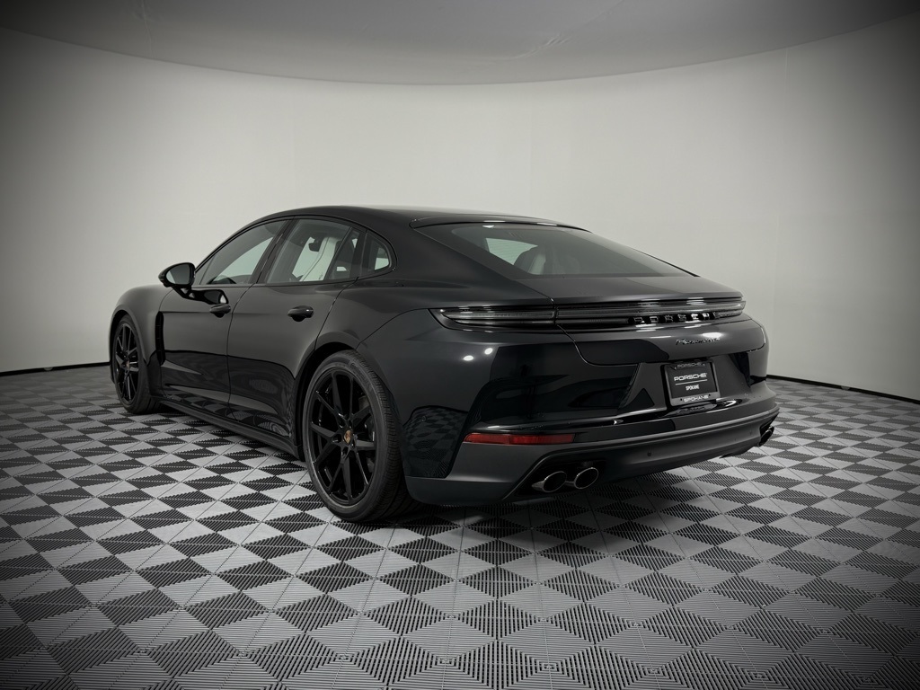 2025 Porsche Panamera 4 photo 3