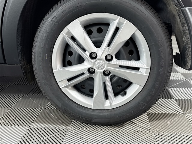 2025 Nissan Kicks Play S photo 3