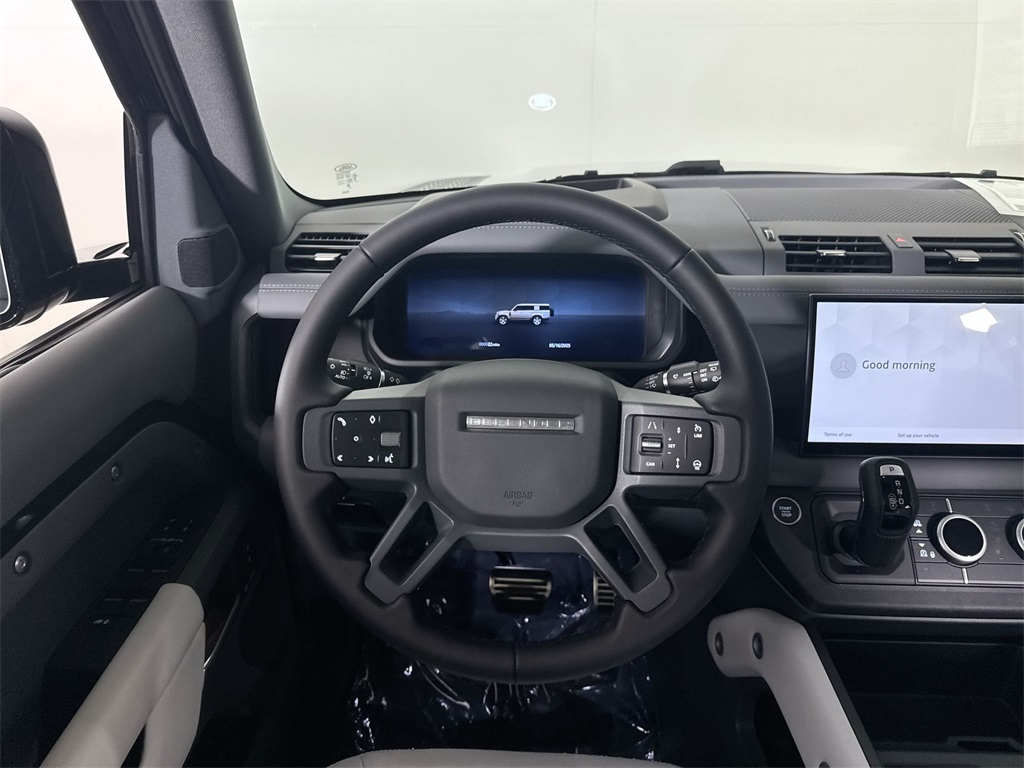 2025 Land Rover Defender 130 X-Dynamic SE photo 12