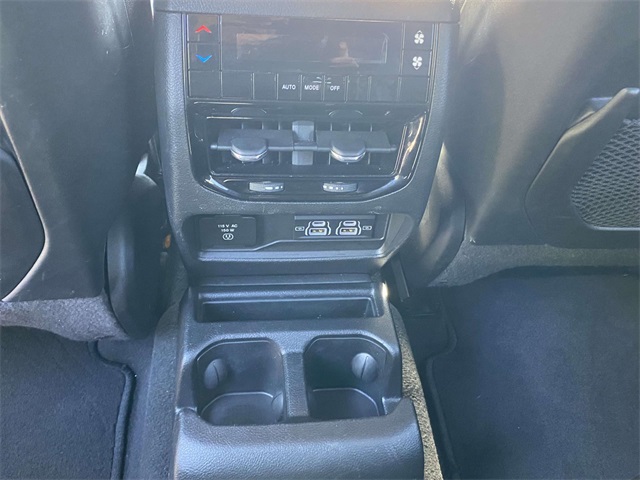 2023 Jeep Grand Cherokee Altitude photo 11