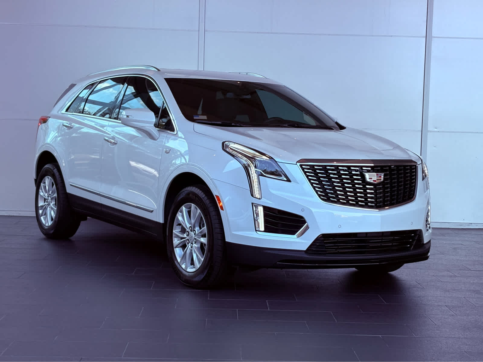 2025 Cadillac XT5 Luxury photo 2