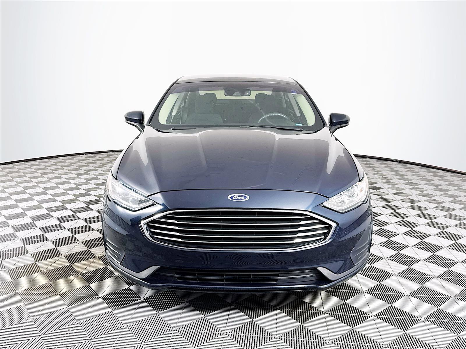 2020 Ford Fusion SE photo 2