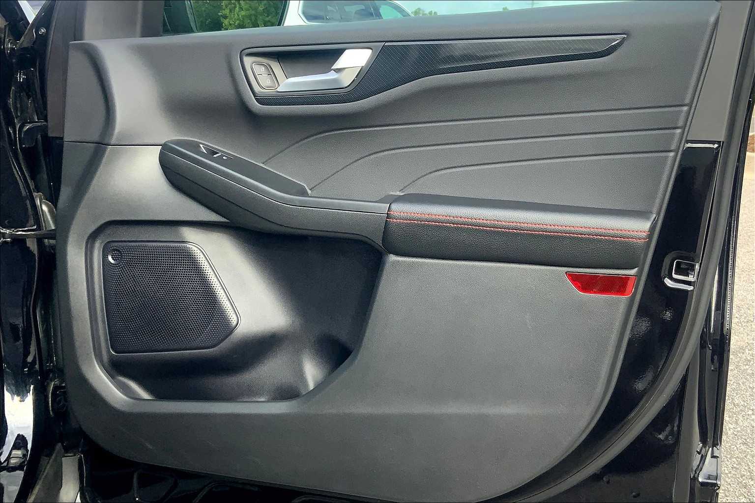 2024 Ford Escape ST-Line photo 24