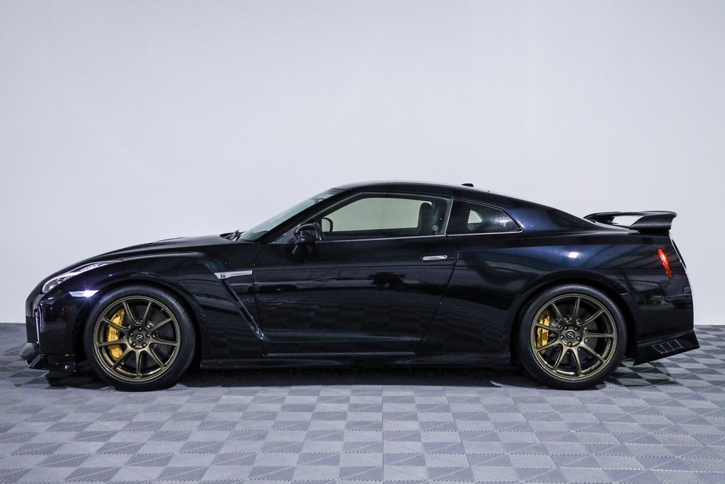 2021 Nissan GT-R Premium photo 13