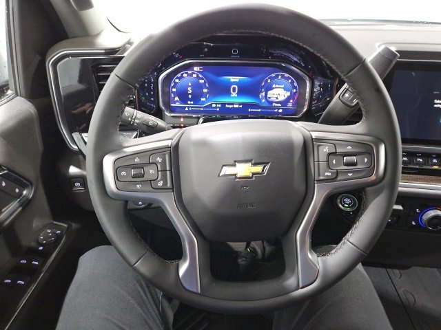 2025 Chevrolet Silverado 1500 LT photo 17