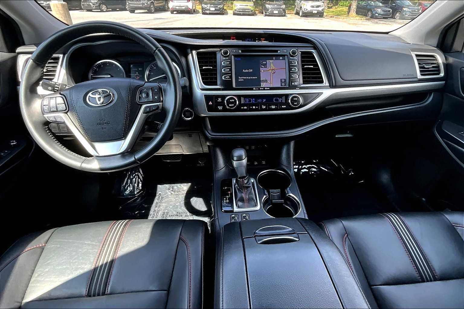 2019 Toyota Highlander SE photo 14