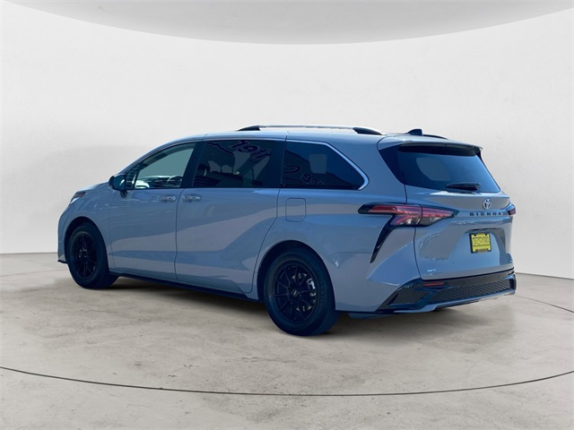 2023 Toyota Sienna XSE photo 3
